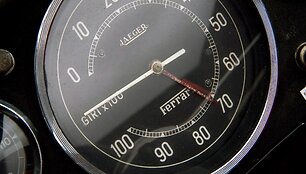 Legendinis &bdquo;Ferrari 250 Testa Rossa&ldquo; parduotas už rekordinę kainą