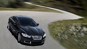 Atnaujinto &bdquo;Jaguar XFR&ldquo; &scaron;uolis Detroite