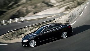 Atnaujinto &bdquo;Jaguar XFR&ldquo; &scaron;uolis Detroite