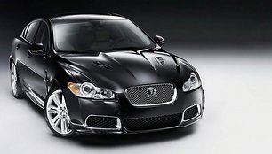 Atnaujinto „Jaguar XFR“ šuolis Detroite