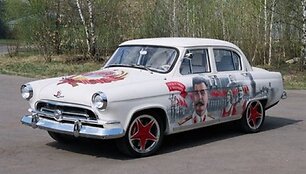 &bdquo;Volga GAZ-21&ldquo; su &bdquo;Porsche Cayenne Turbo&ldquo; varikliu