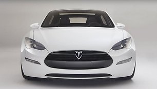 „Tesla Model S“ – įspūdingas elektrinis sedanas