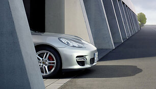 Žvilgsnis į &bdquo;Porsche Panamera&ldquo; i&scaron; arčiau