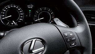Paryžiuje debiutavo stilingas &bdquo;Lexus IS250C&rdquo;