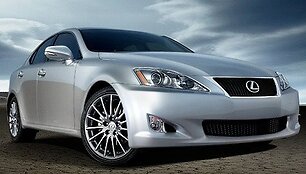 Pasirodė atnaujinto &bdquo;Lexus IS&ldquo; nuotraukos