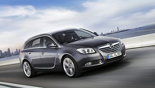 Išplatintos „Opel Insignia Sports Tourer“ nuotraukos