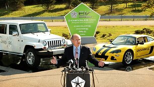&bdquo;Chrysler&ldquo; pristatė tris elektra varomus automobilius