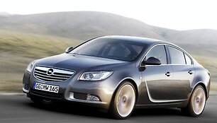 &bdquo;Opel Insignia&ldquo; neria į nuožmią konkurenciją