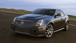 Naujasis &bdquo;Cadillac CTS-V&ldquo; &ndash; 550 arklio galių po variklio dangčiu