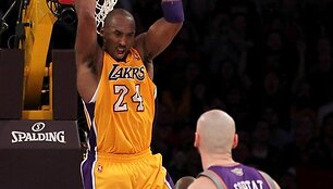 Kobe Bryanto dėjimas į krep&scaron;į