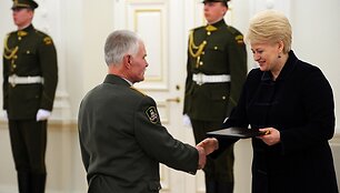 Dalia Grybauskaitė (de&scaron;inėje)
