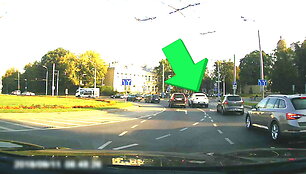 prabangaus-mercedes-vairuotojui-olandu-ziede-taisykles-negalioja