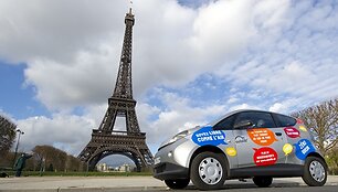 Elektra varomas automobilis netoli Eifelio bok&scaron;to