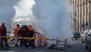 Vilniuje trūko &scaron;iluminės trasos vamzdis