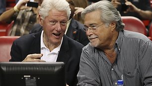 Billas Clintonas kalba su Majamio „Heat“ savininku Micky Arisonu