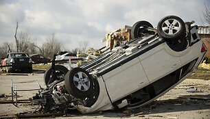 Tornado nuniokotas automobilis