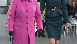 Karalienė Elizabeth II ir Kembridžo kunigaik&scaron;tienė Catherine
