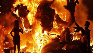 &bdquo;Las Fallas&ldquo; festivalio akimirka