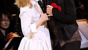 Meryl Streep ir Stingo bučinys