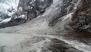 Pakistane lavina užgriuvo karinę stovyklą.