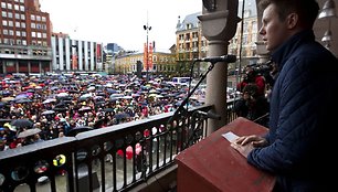 Minios žmonių Osle susirinko dainuoti A.B.Breiviko nemėgstamos dainos