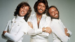 Grupė „Bee Gees“ - Robinas Gibbas, Barry Gibbas ir Maurice'as Gibbas (1979 m.)
