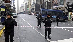 Argentinos policininkai uždarė &scaron;alia teatro esančias gatvę
