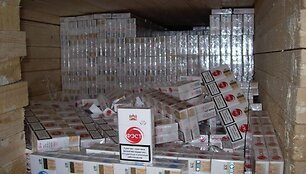 Paslėptos kontrabandinės cigaretės 