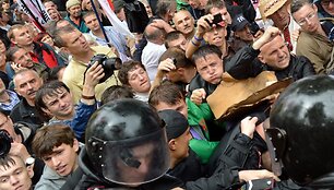 Ukrainos policija susirėmė su demonstrantais