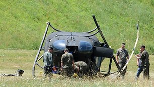 Apvirtęs UH-1 sraigtasparnis