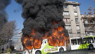 Degantis autobusas