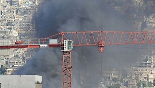 Vir&scaron; Damasko kyla juodi dūmai.