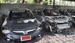 Sudegę &bdquo;Honda&ldquo; automobiliai