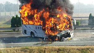 Dega autobusas.