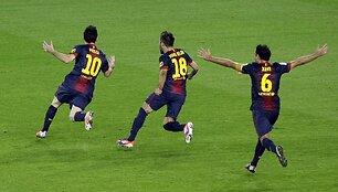 &bdquo;Barcelona&ldquo; klubo futbolininkai džiaugiasi įvarčiu.