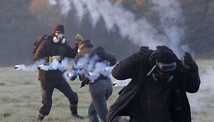 Aktyvistų ir policininkų susirėmimas