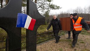 Perlaidojami Prancūzijos karių palaikai