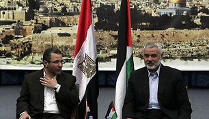 Egipto premjeras Hishamas Qandilas ir &bdquo;Hamas&ldquo; lyderis Ismailas Haniya
