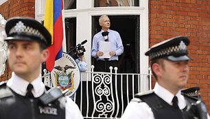 &bdquo;WikiLeaks&ldquo; įkūrėjas Julianas Assange'as Londone