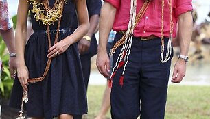 Kembridžo hercogienė Catherine ir jos vyras princas Williamas per vizitą Saliamono salose