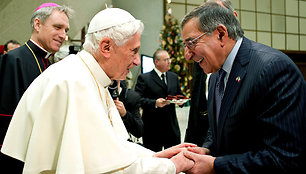 Popiežius Benediktas XVI ir JAV gynybos sekretorius Leonas Panetta