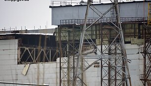 Sugriuvusi Černobylio atominės elektrinės 4-ojo bloko pastato dalis