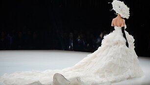 Yumi Katsura vestuvinių suknelių kolekcijos pristatymas