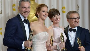 Danielis Day-Lewisas, Jennifer Lawrence, Anne Hathaway ir Christophas Waltzas