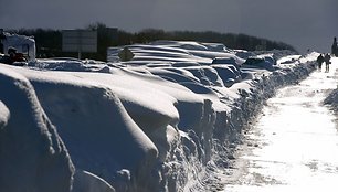 Prancūzijoje užpustyti automobiliai