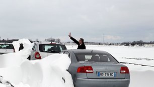 Prancūzijoje užpustyti automobiliai