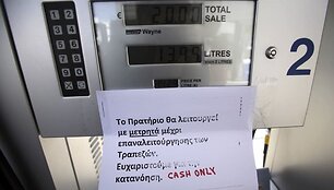 Degalinėje prane&scaron;imas, kad susimokėti galima tik grynais