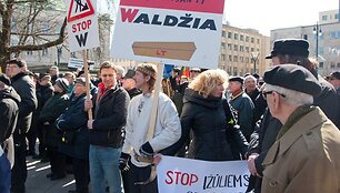 Mitingas prie&scaron; nevalstybinės kalbos naudojimą