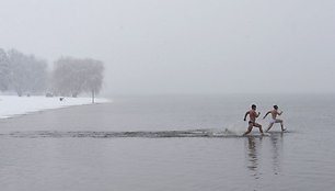 Maudynės vandens temperatūrai įšilus vos iki 3 laipsnių šilumos