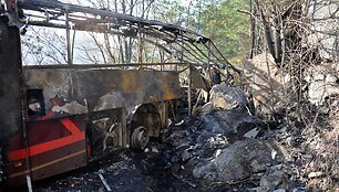 Prancūzijoje avariją patyrė ir sudegė autobusas